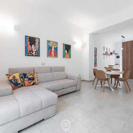 White Gold Apartment Кальярі Екстер'єр фото