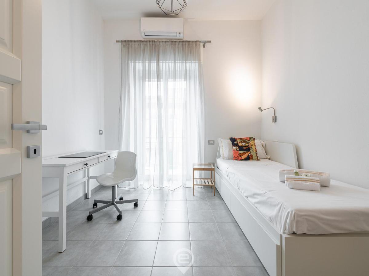 White Gold Apartment Кальярі Екстер'єр фото
