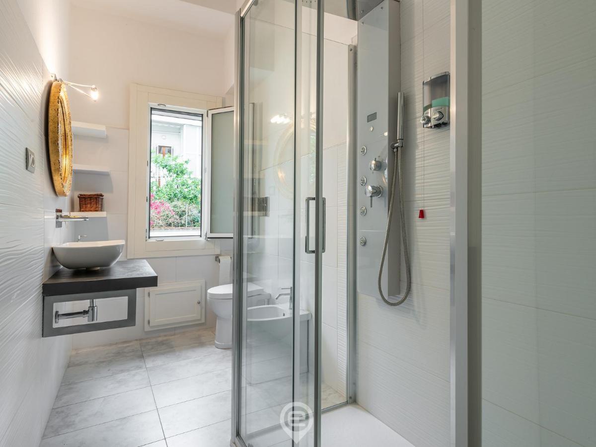 White Gold Apartment Кальярі Екстер'єр фото
