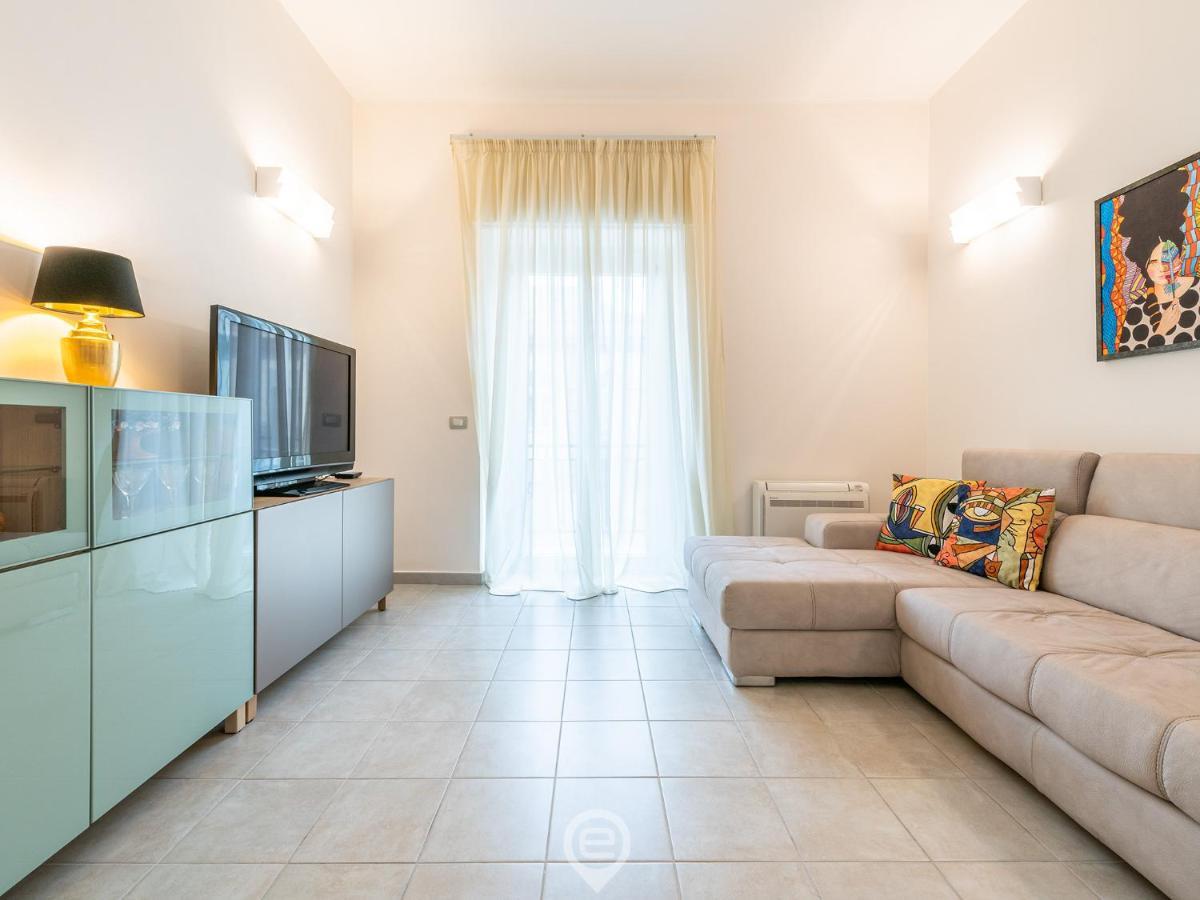 White Gold Apartment Кальярі Екстер'єр фото