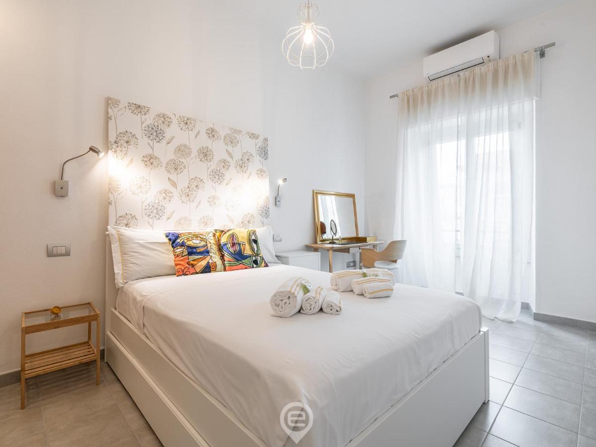 White Gold Apartment Кальярі Екстер'єр фото