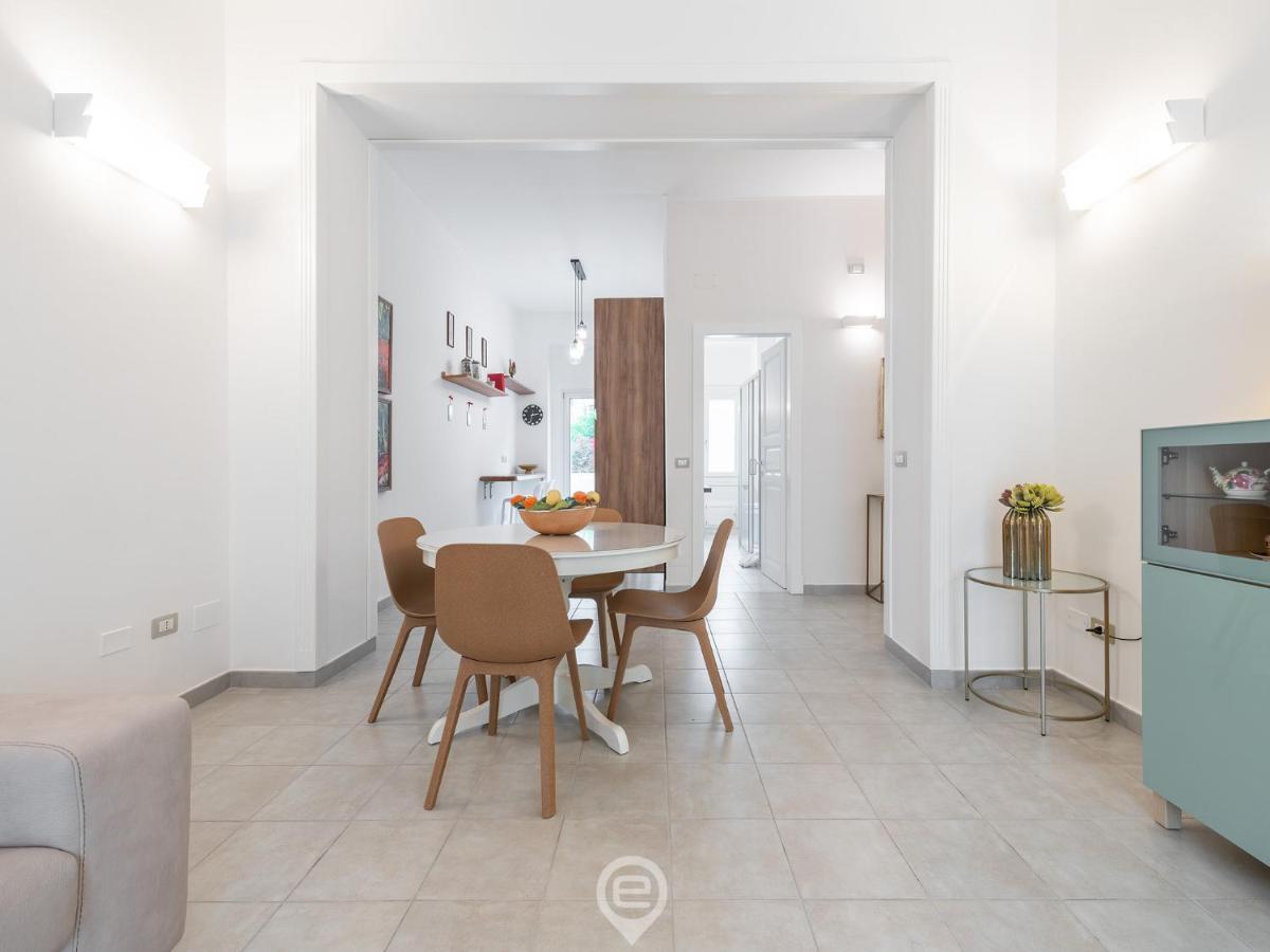 White Gold Apartment Кальярі Екстер'єр фото