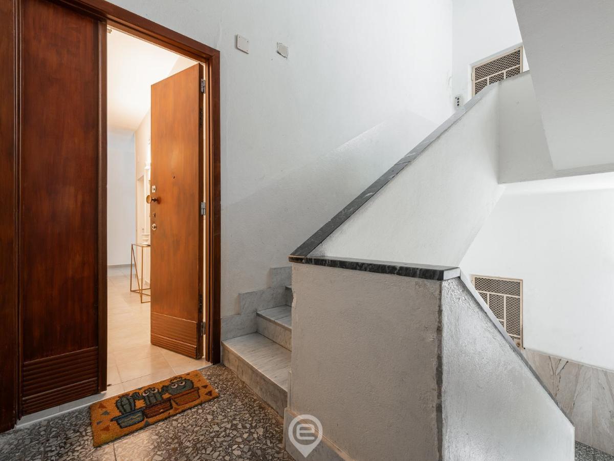 White Gold Apartment Кальярі Екстер'єр фото
