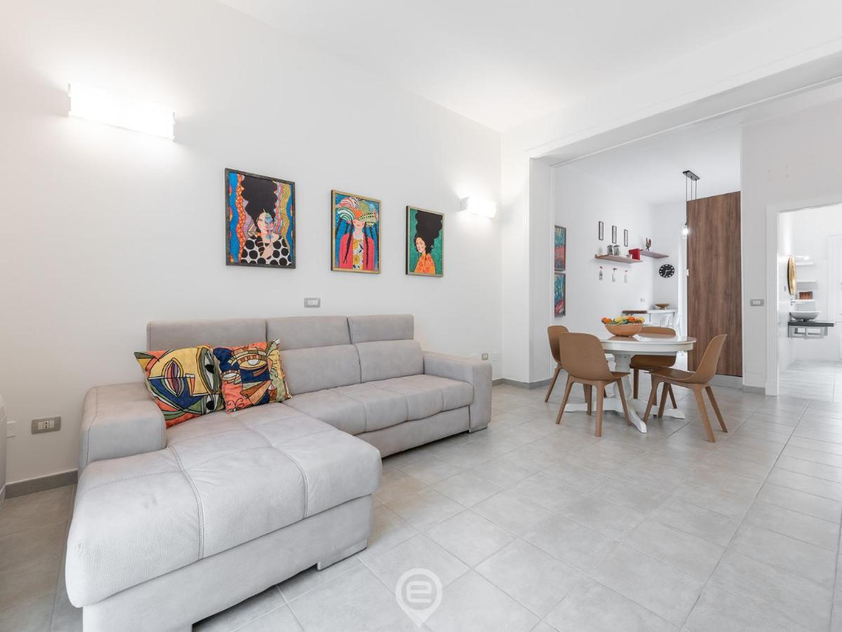 White Gold Apartment Кальярі Екстер'єр фото