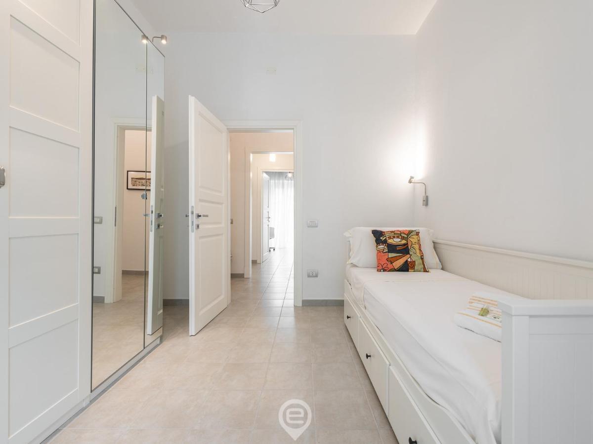 White Gold Apartment Кальярі Екстер'єр фото