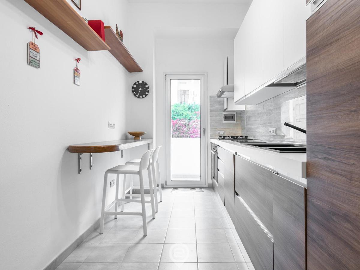 White Gold Apartment Кальярі Екстер'єр фото