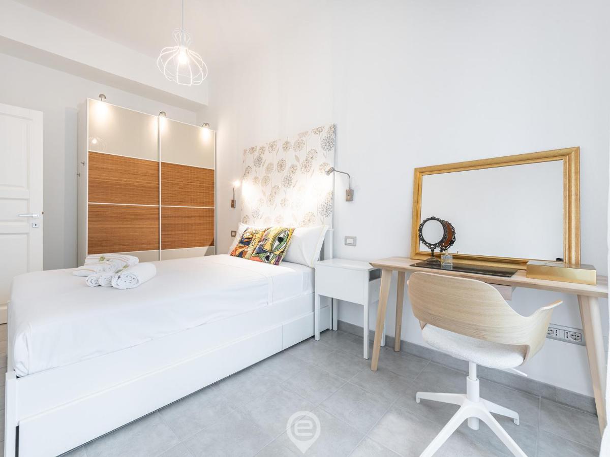 White Gold Apartment Кальярі Екстер'єр фото