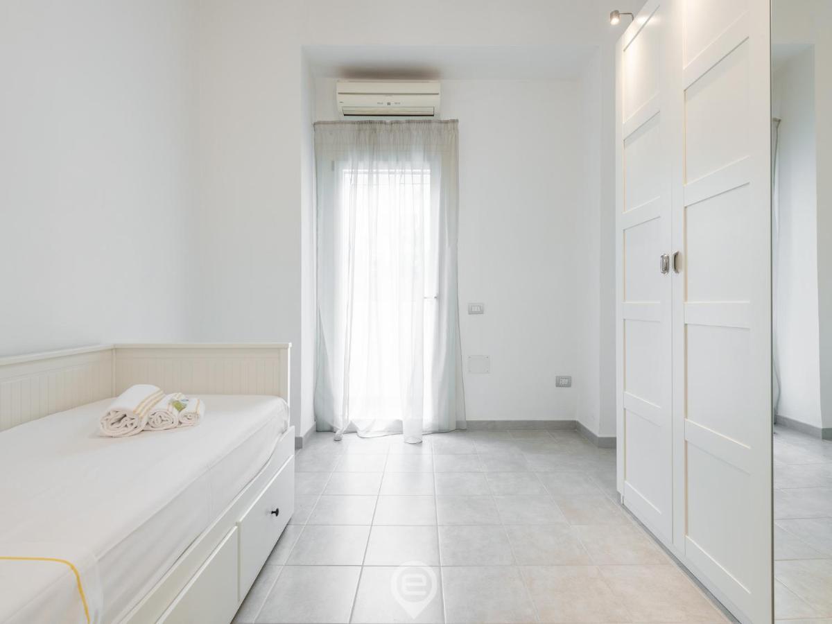 White Gold Apartment Кальярі Екстер'єр фото