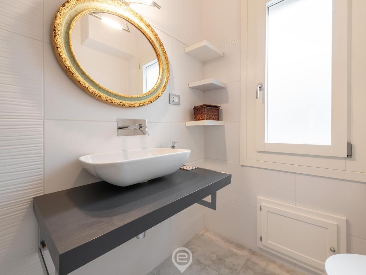 White Gold Apartment Кальярі Екстер'єр фото